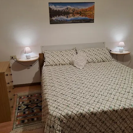 La Bela Curt Apartment *